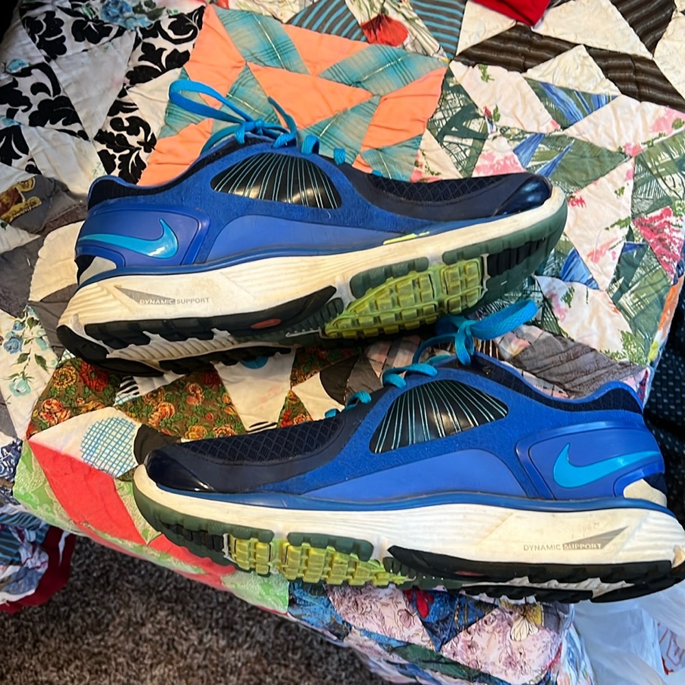 Nike tennis shoes